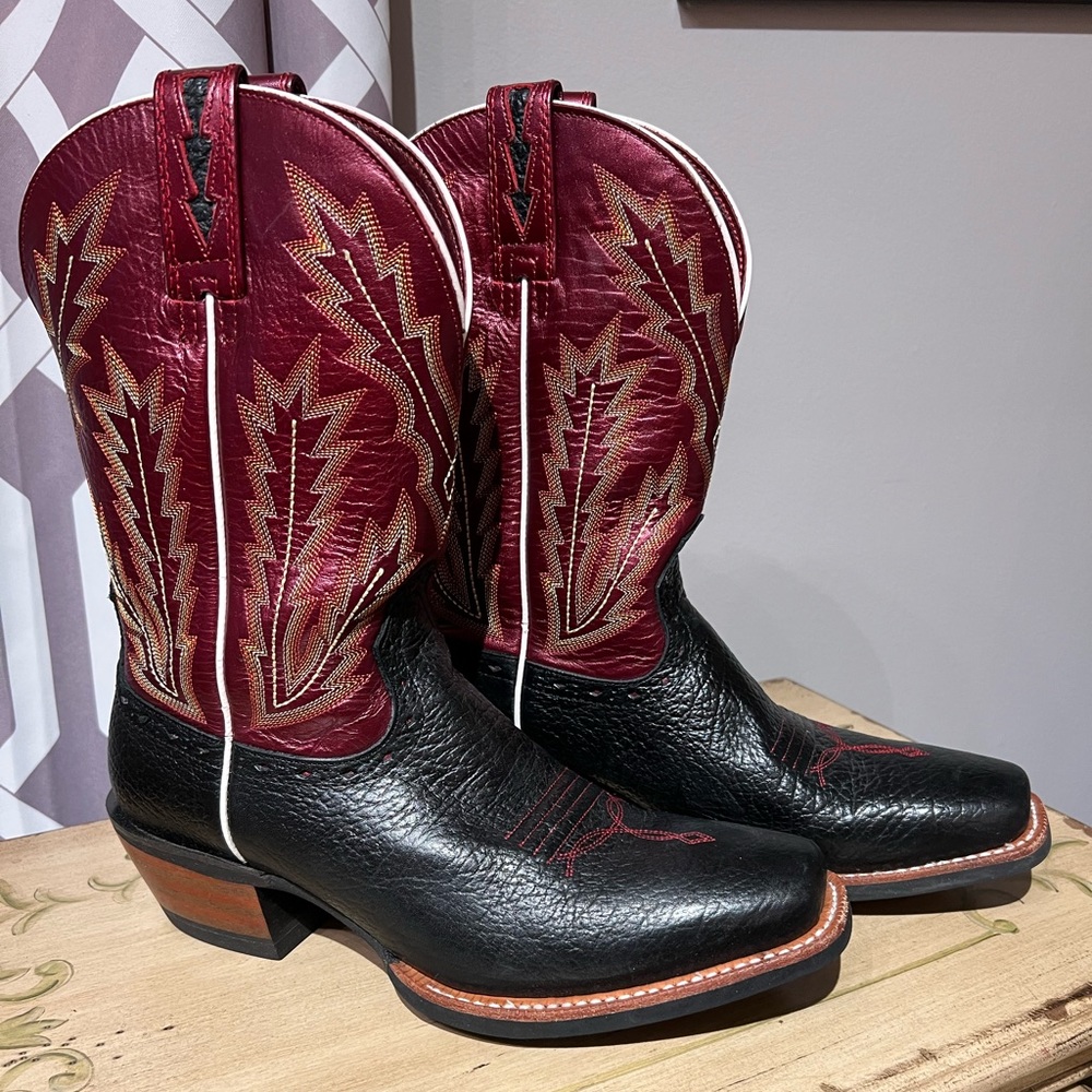 Ariat Men’s Cowboy Boots with Bootjack
